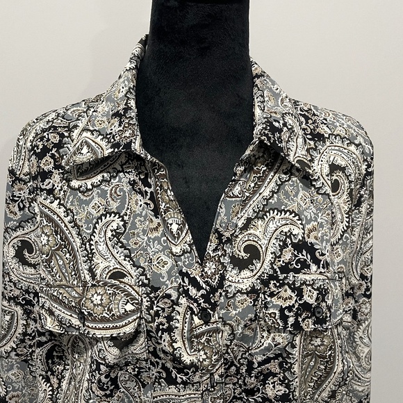 Studio Works Woman Long sleeve, Button down, multi color, Blouse,Size 1X - Picture 3 of 5